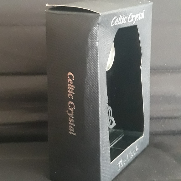 Handcrafted in Scotland Burns Crystal Desk Clock with Trinity Knot - Picture 8 of 15